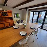 Spacious Lanes Cottage And Garage Parking