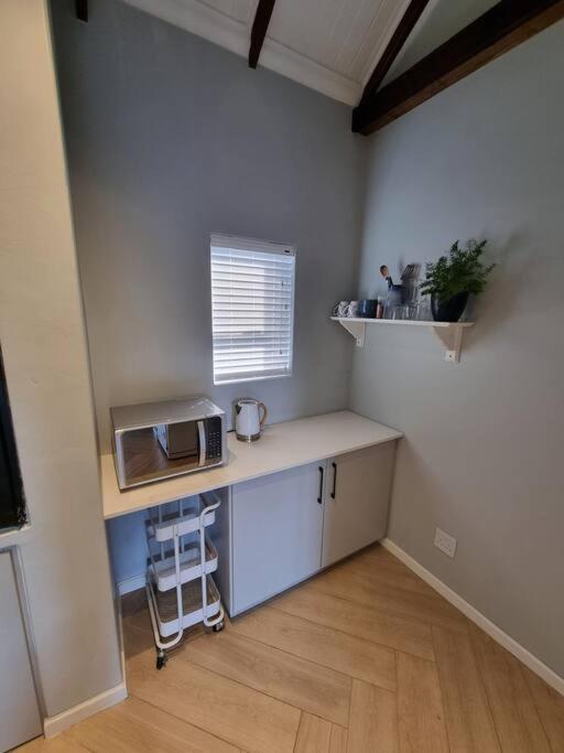 Spacious Lanes And Garage Parking Apartment