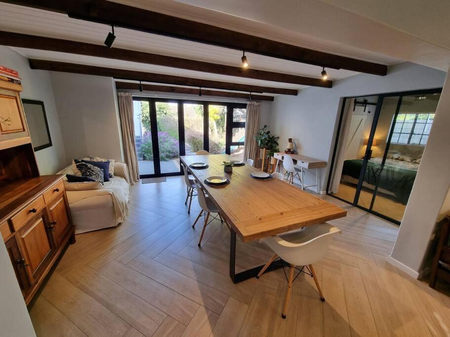 Apartment Spacious Lanes And Garage Parking