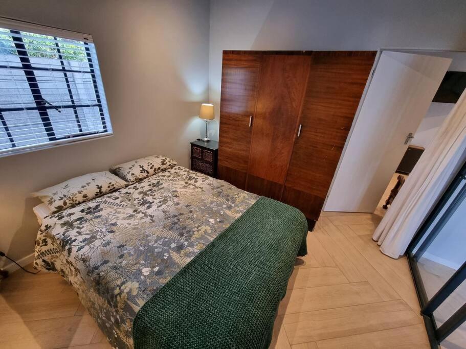 Apartment Spacious Lanes And Garage Parking Cape Town