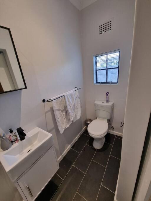 Spacious Lanes And Garage Parking * Cape Town
