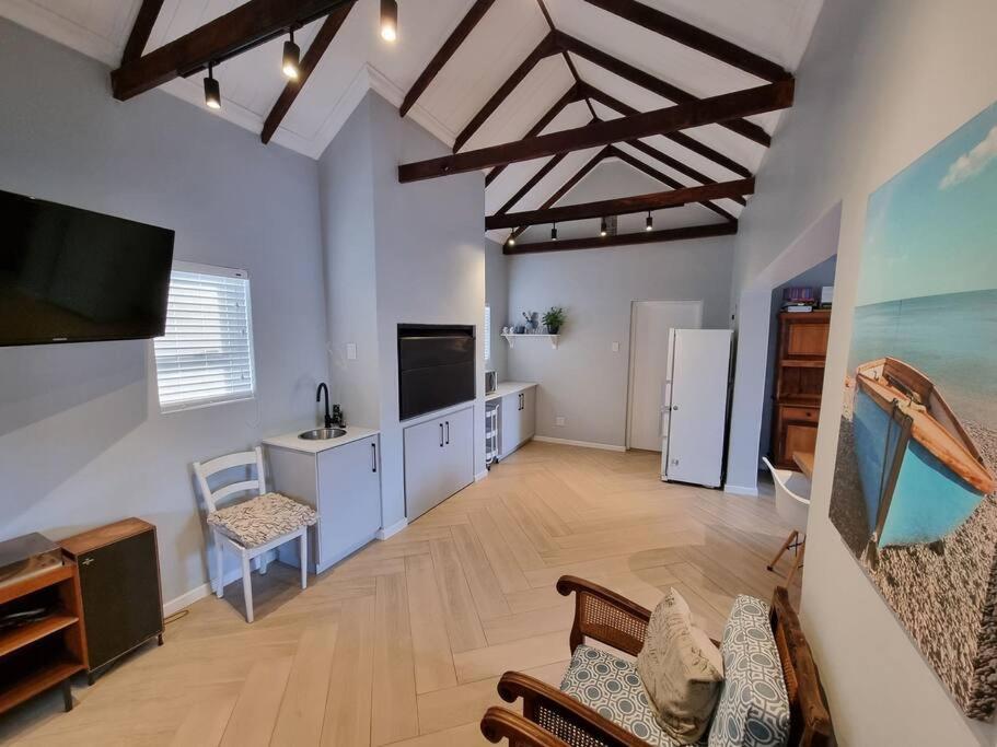 Apartment Spacious Lanes And Garage Parking Cape Town