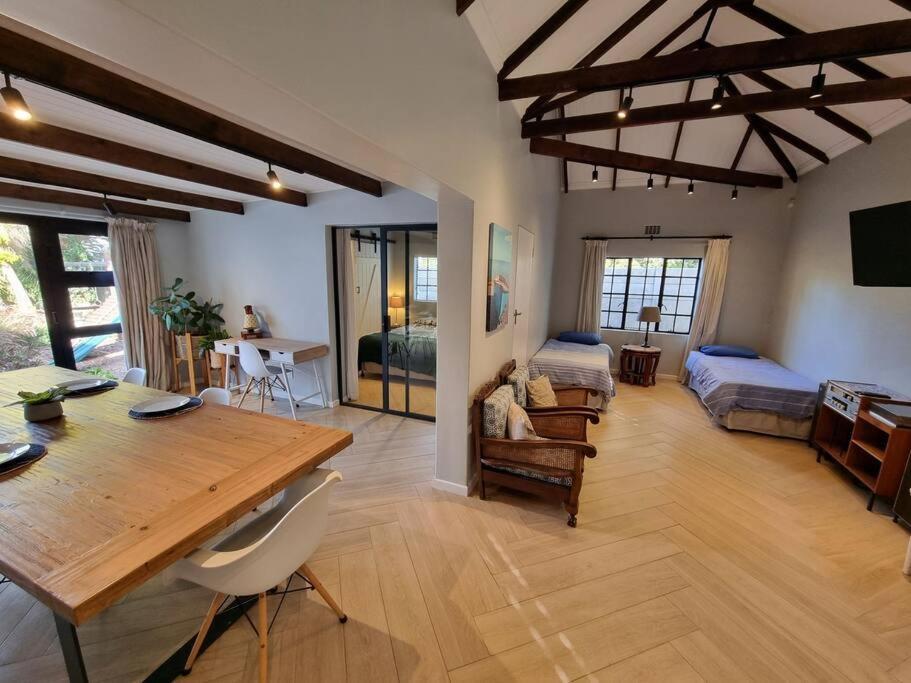 Spacious Lanes And Garage Parking Apartment
