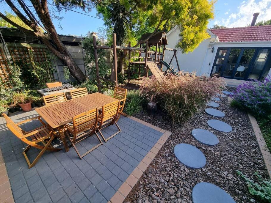 Spacious Lanes And Garage Parking Apartment Cape Town